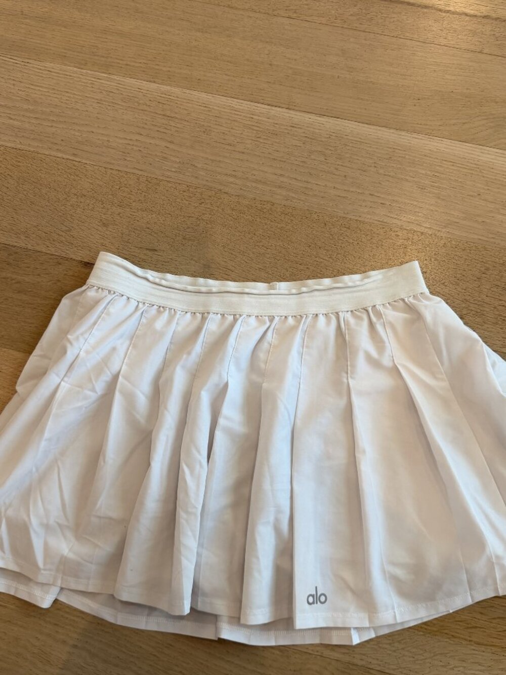 Alo Yoga White Pleated Tennis Skirt Size S Skort Built-In Shorts READ Waistband